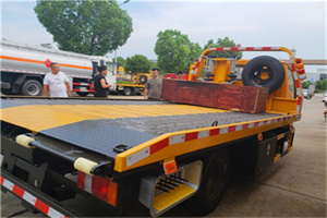 金顶街附近拖车电话号码服务